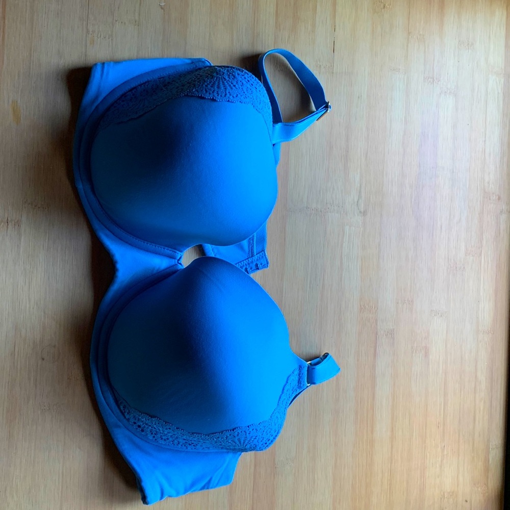 Soma 40D Embraceable full coverage geo lace bra. Gold adjustments.